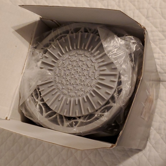 Electric Makeup Brush Cleaner - Picture 3 of 7